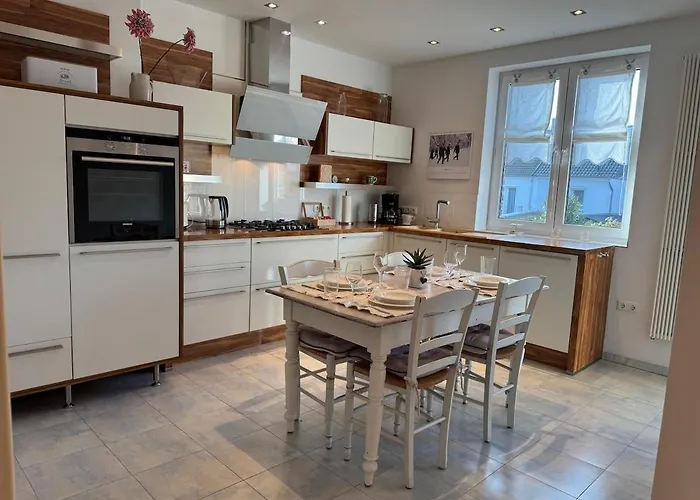 Ausgestattet 3,5 Zimmerwohnung In Ge-hessler Apartment *