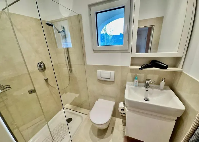 Ausgestattet 3,5 Zimmerwohnung In Ge-hessler Apartment