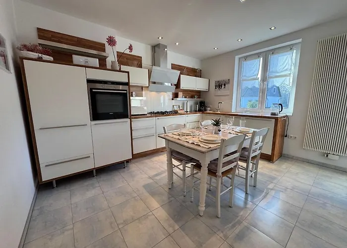 Ausgestattet 3,5 Zimmerwohnung In Ge-hessler Apartment